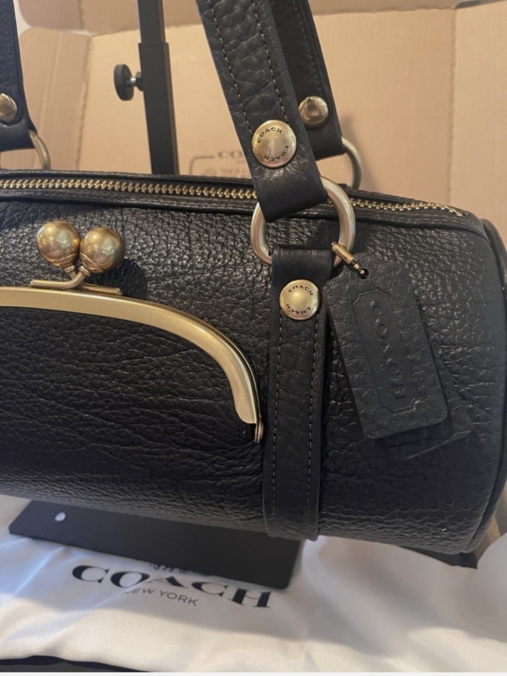 New Coach Kisslock Barrel Shoulder Bag 28 with Black and Gold - Picture 10 of 14